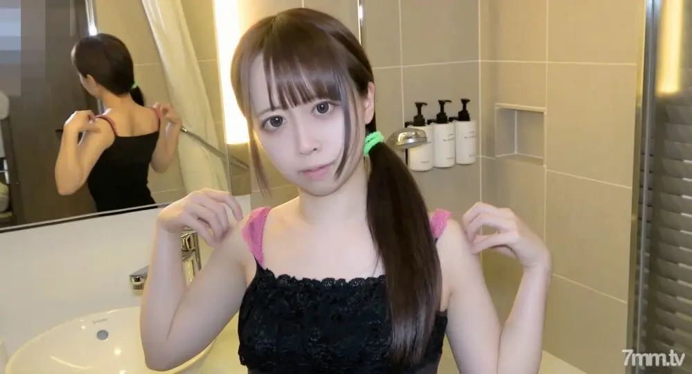 FC2-PPV-2753506 - [Free] [Limited to 100 copies, OFF at 1,480 points!] A fair-skinned, demure, slender beauty who works at a convenience store♥ Since she wouldn't answer when I asked, I just went ahead and came inside her!