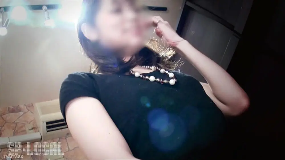 FC2-PPV-4411730 - A 36-year-old married woman with a youthful appearance poses for a photo shoot and gives an interview about sex